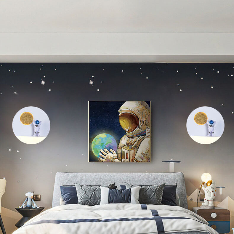 Avelena | Zeitgenössische kreative Eisenharz runde Astronaut LED Wandleuchte Lampe für Schlafzimmer