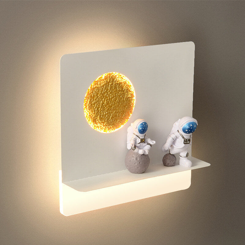 Avelena | Zeitgenössische kreative Eisenharz runde Astronaut LED Wandleuchte Lampe für Schlafzimmer