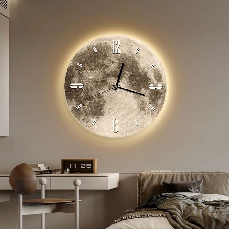 Avelena | Wanduhr mit LED Licht | Mond-Design | 2-in-1 Uhr & Wandleuchte | Ø 30/40 cm | Leises Uhrwerk