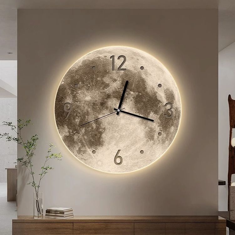 Avelena | Wanduhr mit LED Licht | Mond-Design | 2-in-1 Uhr & Wandleuchte | Ø 30/40 cm | Leises Uhrwerk