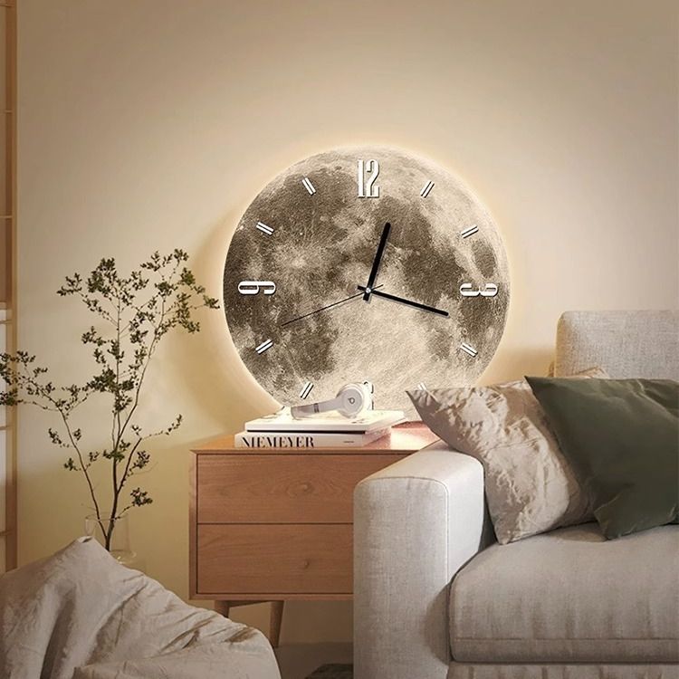 Avelena | Wanduhr mit LED Licht | Mond-Design | 2-in-1 Uhr & Wandleuchte | Ø 30/40 cm | Leises Uhrwerk