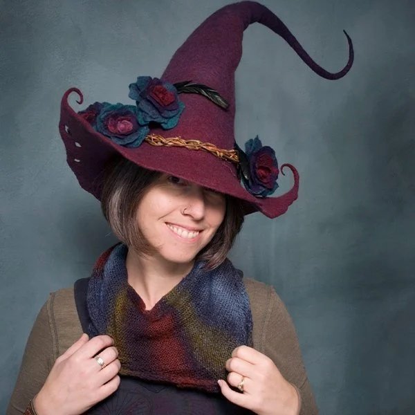 Avelena | Unisex Hexenhut für Halloween | Handgefertigt aus weichen Naturfasern | Verstellbare Größe | Atmungsaktiv