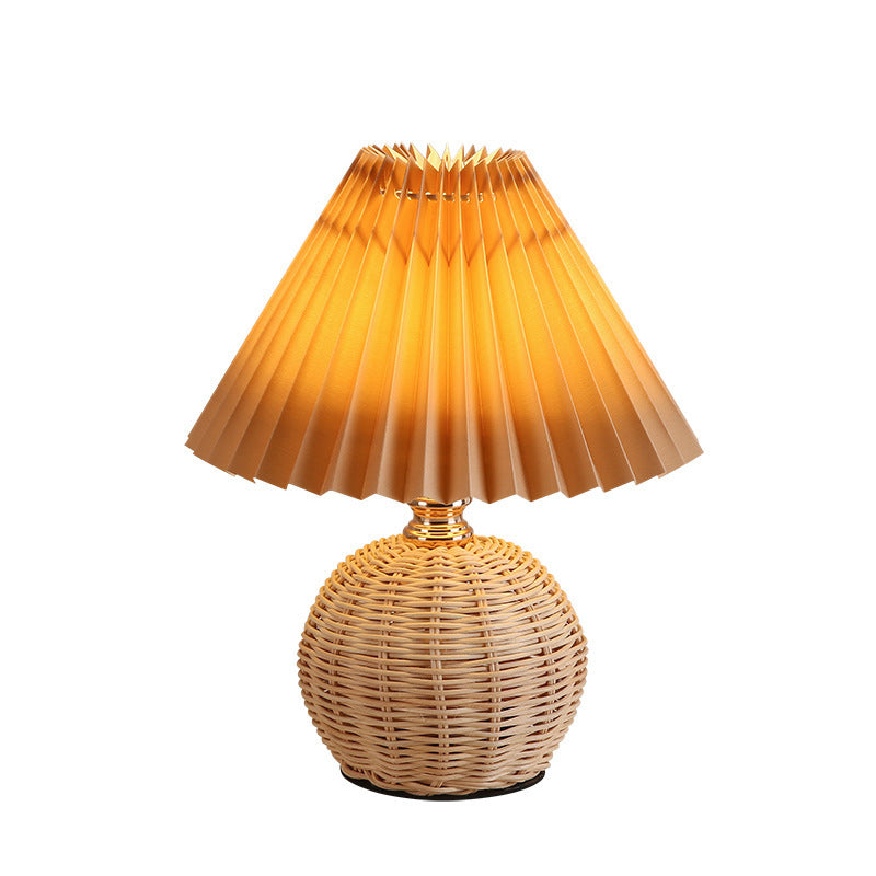 Avelena | RattaLume Nordic LED Tischlampe | Geflochtenes Rattan & Faltstoffschirm | Stimmungslicht | Deko fürs Schlafzimmer