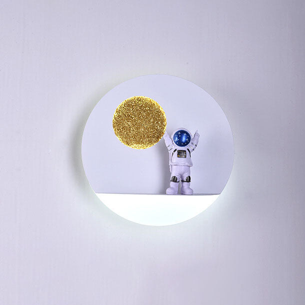 Avelena | Zeitgenössische kreative Eisenharz runde Astronaut LED Wandleuchte Lampe für Schlafzimmer