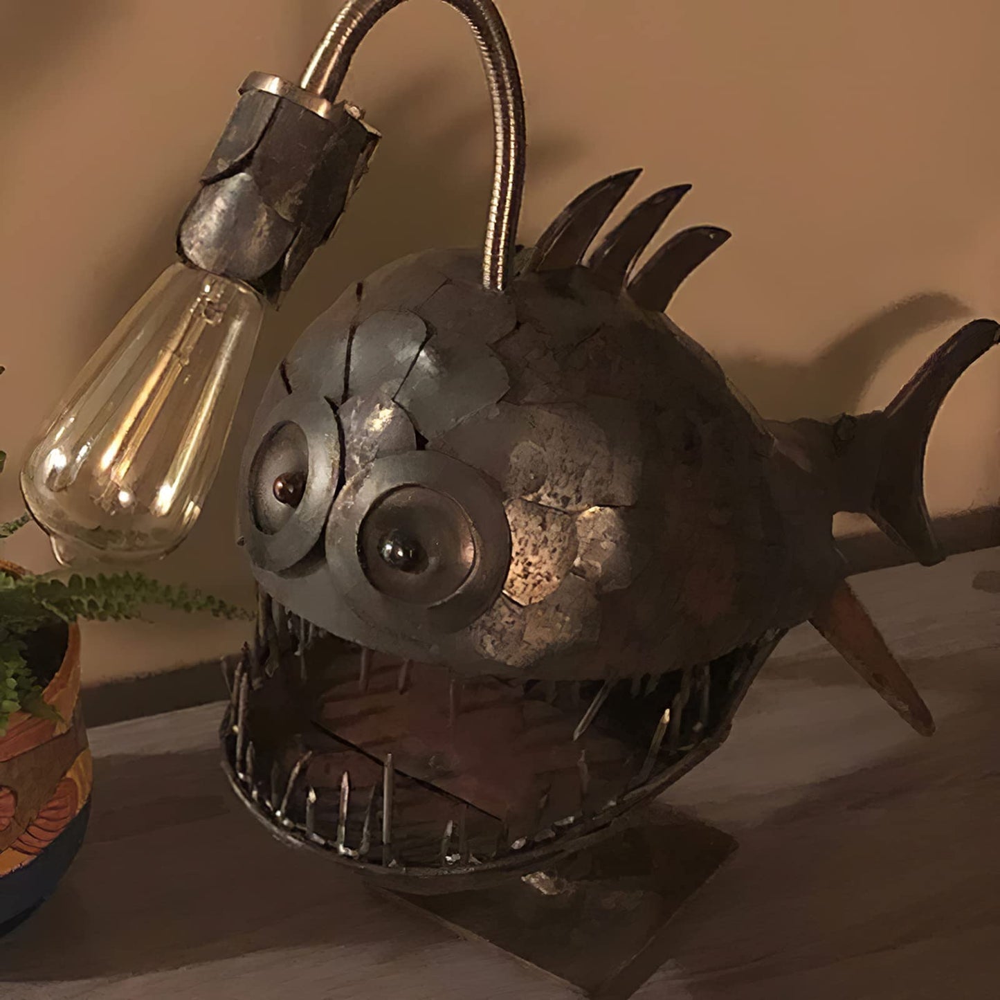 Avelena | Steampunk Anglerfischlampe