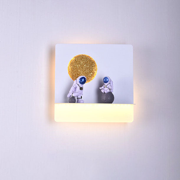 Avelena | Zeitgenössische kreative Eisenharz runde Astronaut LED Wandleuchte Lampe für Schlafzimmer
