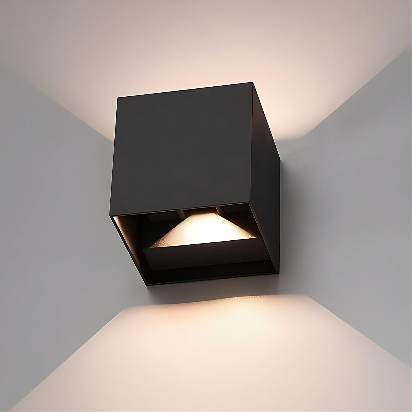 Avelena | VellaGlow™ | Luxuriöse Wandleuchte mit Bewegungssensor