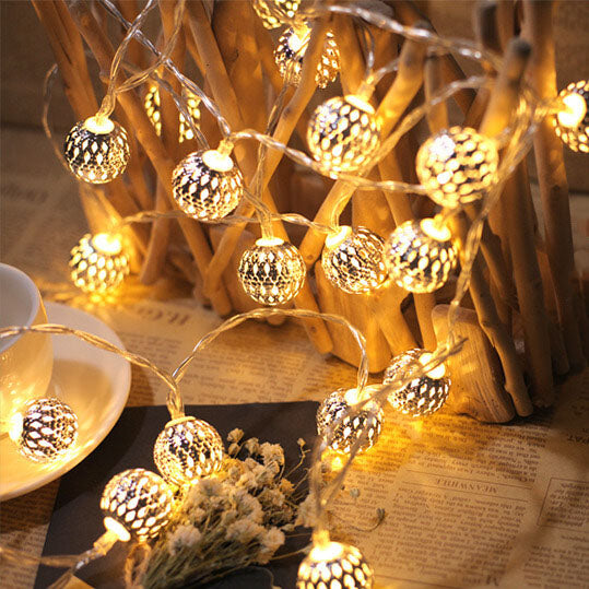 Avelena | Solar-Lichterkette Marokkanische Kugel Bunte LED Weihnachtslichter Eisenkugeln Dekoration Außen Lichterkette