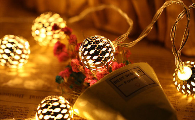 Avelena | Solar-Lichterkette Marokkanische Kugel Bunte LED Weihnachtslichter Eisenkugeln Dekoration Außen Lichterkette