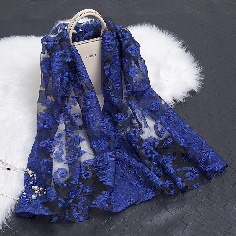 Avelena | Seidenschal mit Schnittblumen hohlem Motiv