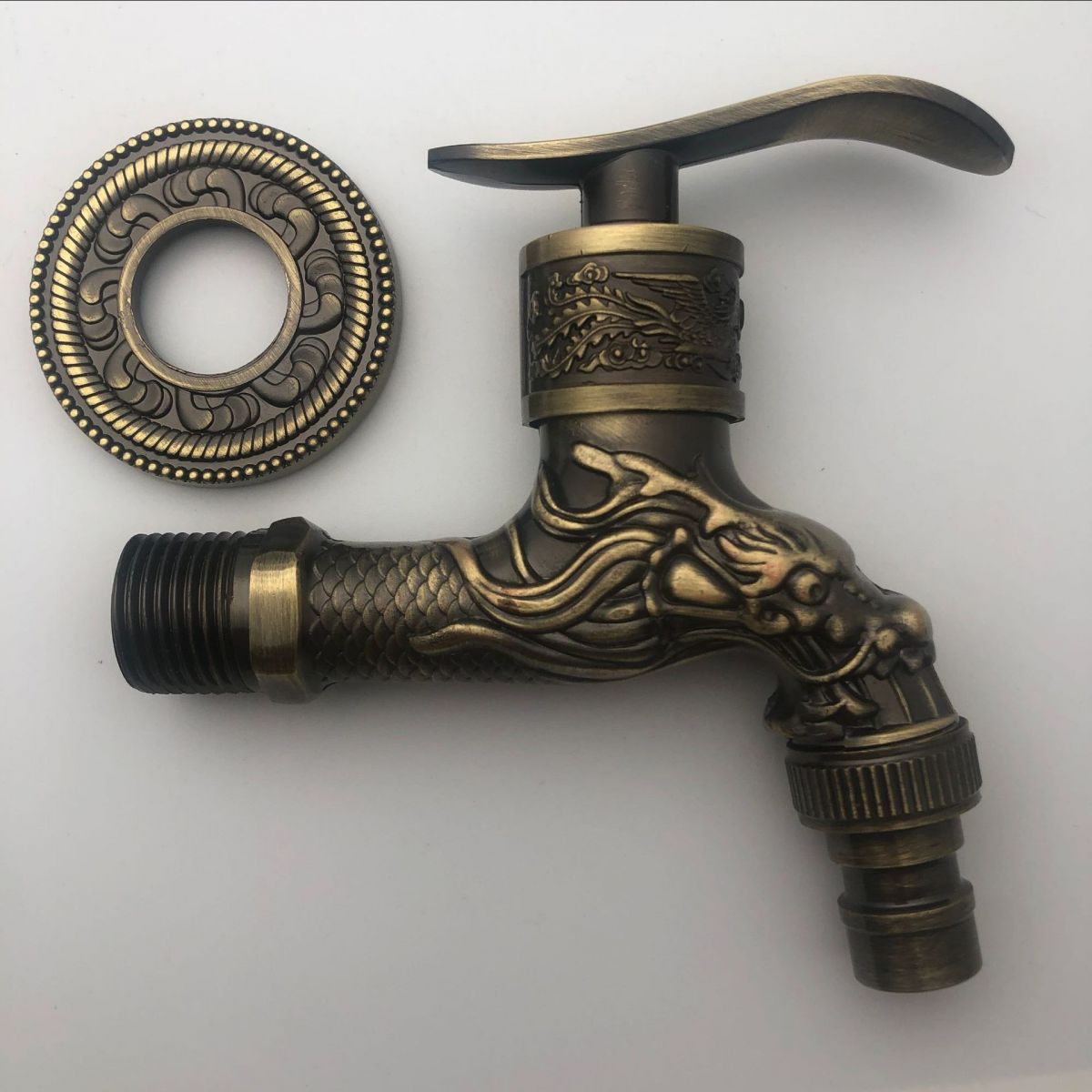 Avelena | Vintage Classic Waschbeckenarmatur Zink Einhebel Drache Prägung Wandmontierte Armatur