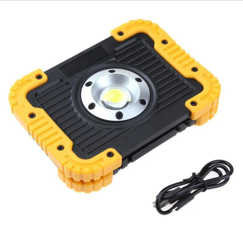 Avelena | Wiederaufladbare LED Baustellenstrahler – Tragbare Arbeitsleuchte mit USB und Robuster Hülle