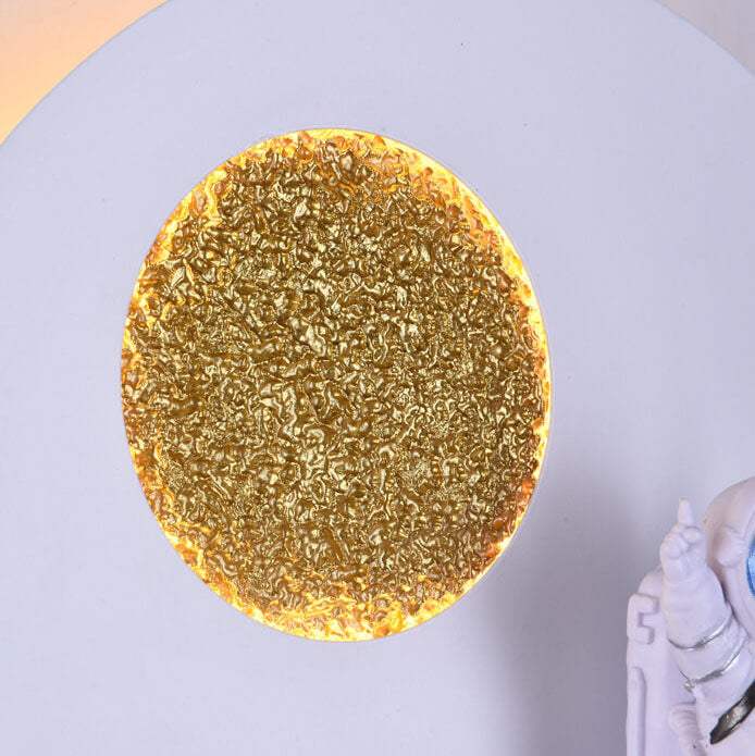 Avelena | Zeitgenössische kreative Eisenharz runde Astronaut LED Wandleuchte Lampe für Schlafzimmer