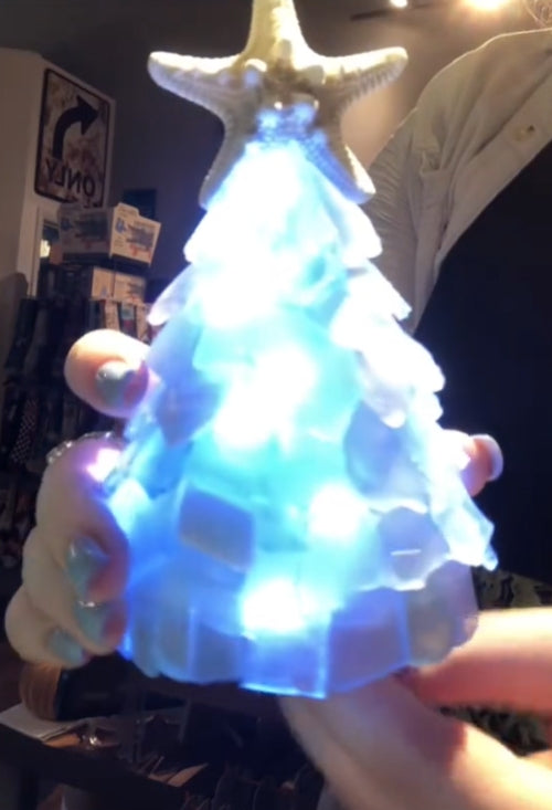 Avelena | Weihnachtsbaum aus Meerglas-Imitat | Handgefertigt | Blau-Grün-Türkis | Mit Muscheln & Seesternen