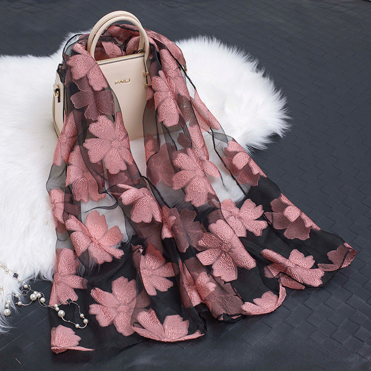 Avelena | Seidenschal mit Schnittblumen hohlem Motiv