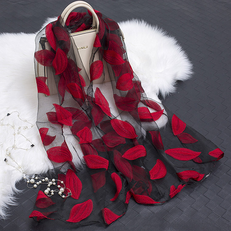 Avelena | Seidenschal mit Schnittblumen hohlem Motiv