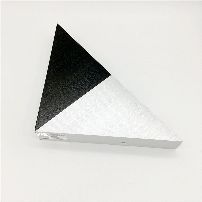 Avelena | TriLumina Prisma LED Wandleuchte | Kreatives Pyramidendesign | Aluminium & Acryl | Farbige Lichtoptionen