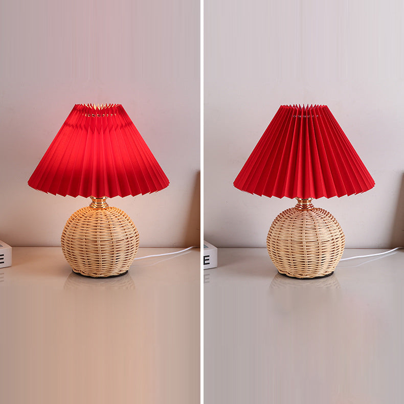 Avelena | RattaLume Nordic LED Tischlampe | Geflochtenes Rattan & Faltstoffschirm | Stimmungslicht | Deko fürs Schlafzimmer