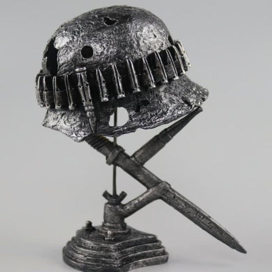 Avelena | AntiqueLume | Vintage Stahlhelm Tischlampe – Zeitlose historische Wohnkultur