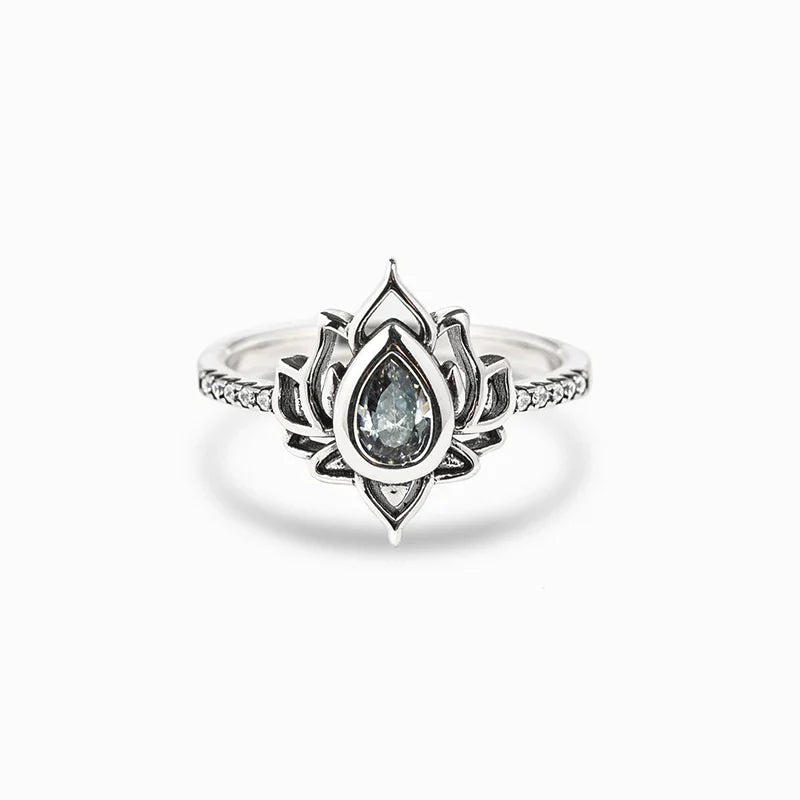 Avelena | Zierlicher Lotus-Ring