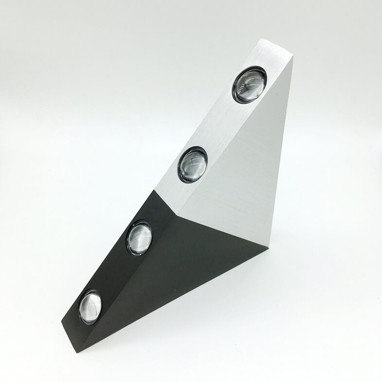 Avelena | TriLumina Prisma LED Wandleuchte | Kreatives Pyramidendesign | Aluminium & Acryl | Farbige Lichtoptionen