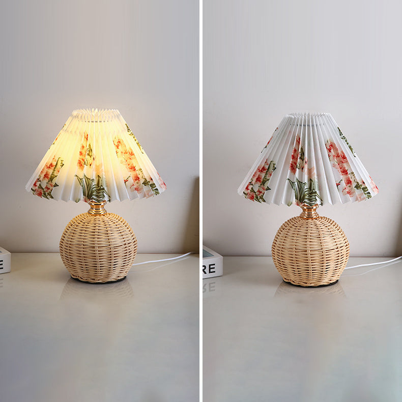 Avelena | RattaLume Nordic LED Tischlampe | Geflochtenes Rattan & Faltstoffschirm | Stimmungslicht | Deko fürs Schlafzimmer