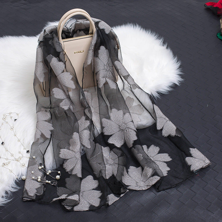 Avelena | Seidenschal mit Schnittblumen hohlem Motiv