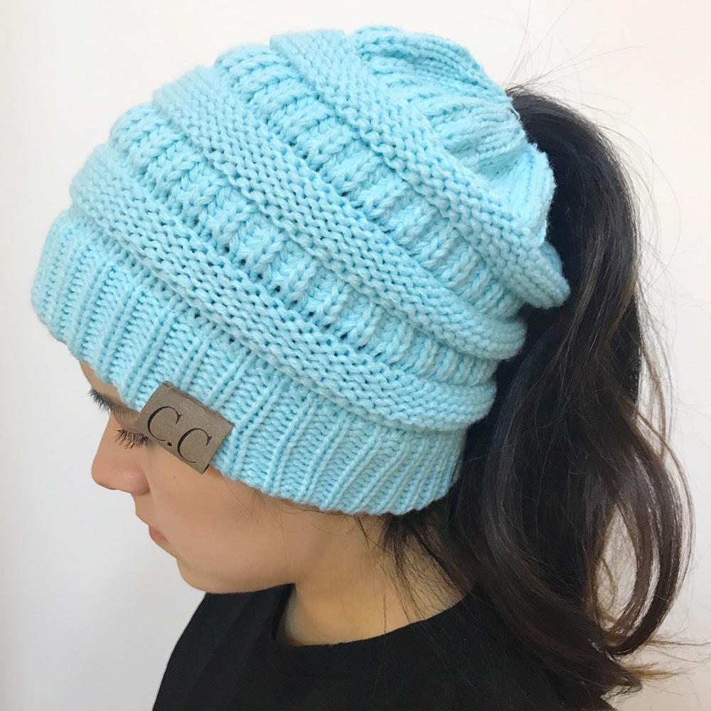 Avelena | Weiche Gestrickte Pferdeschwanz-Mütze Mit Zöpfen Loch