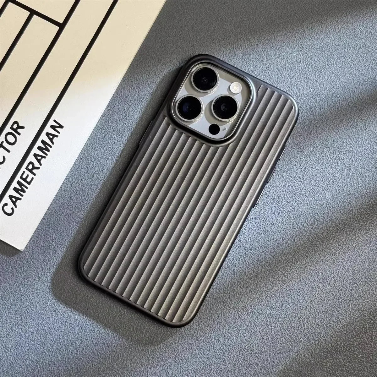 Avelena | ArmorShell | Ultradünnes und Stoßsicheres iPhone-Cover