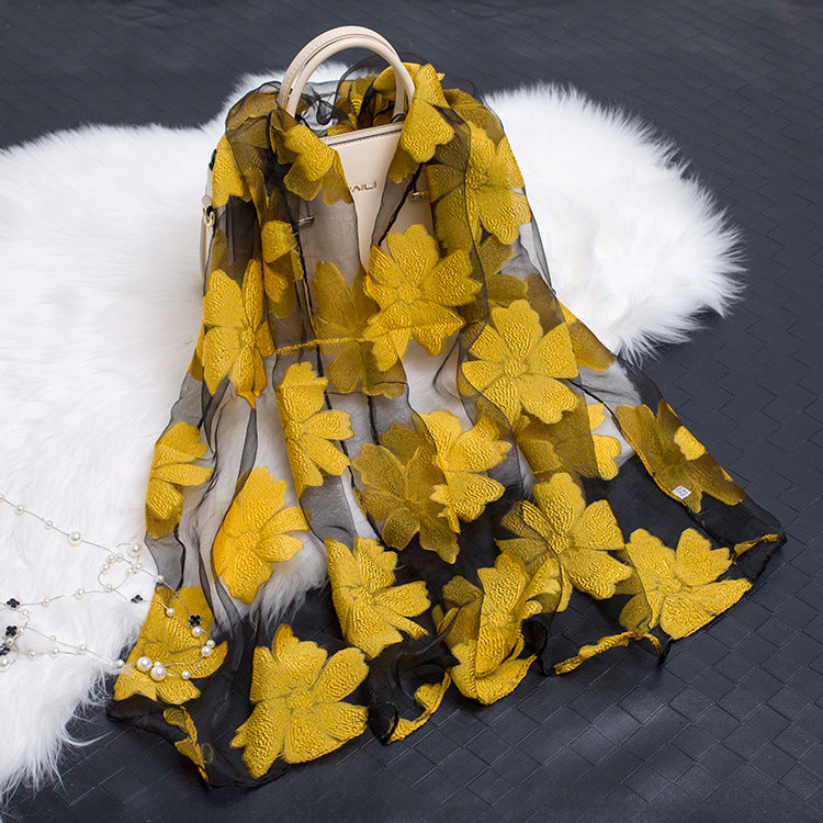 Avelena | Seidenschal mit Schnittblumen hohlem Motiv