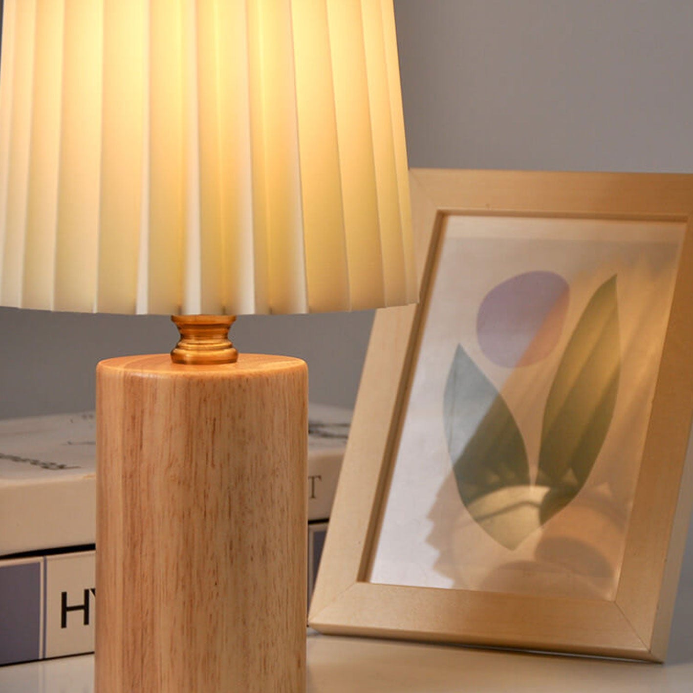 Avelena | Vintage Korean Plissee Säule Massivholz Basis 1-Licht Tischlampe