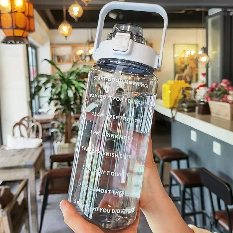 Avelena | 2L Tragbare Sport-Wasserflasche mit Trinkhalm und Zeitangaben