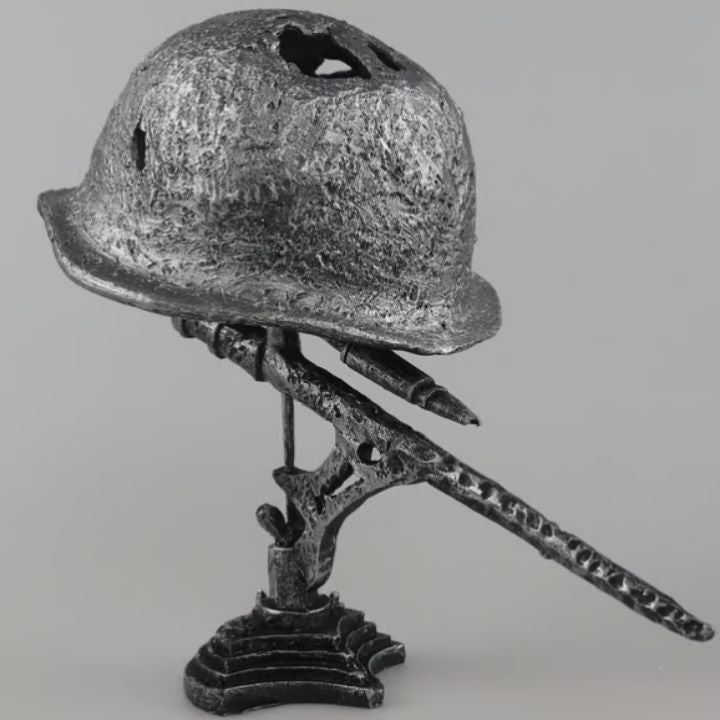 Avelena | AntiqueLume | Vintage Stahlhelm Tischlampe – Zeitlose historische Wohnkultur