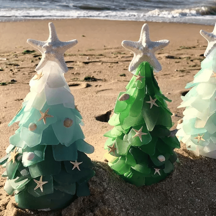 Avelena | Weihnachtsbaum aus Meerglas-Imitat | Handgefertigt | Blau-Grün-Türkis | Mit Muscheln & Seesternen