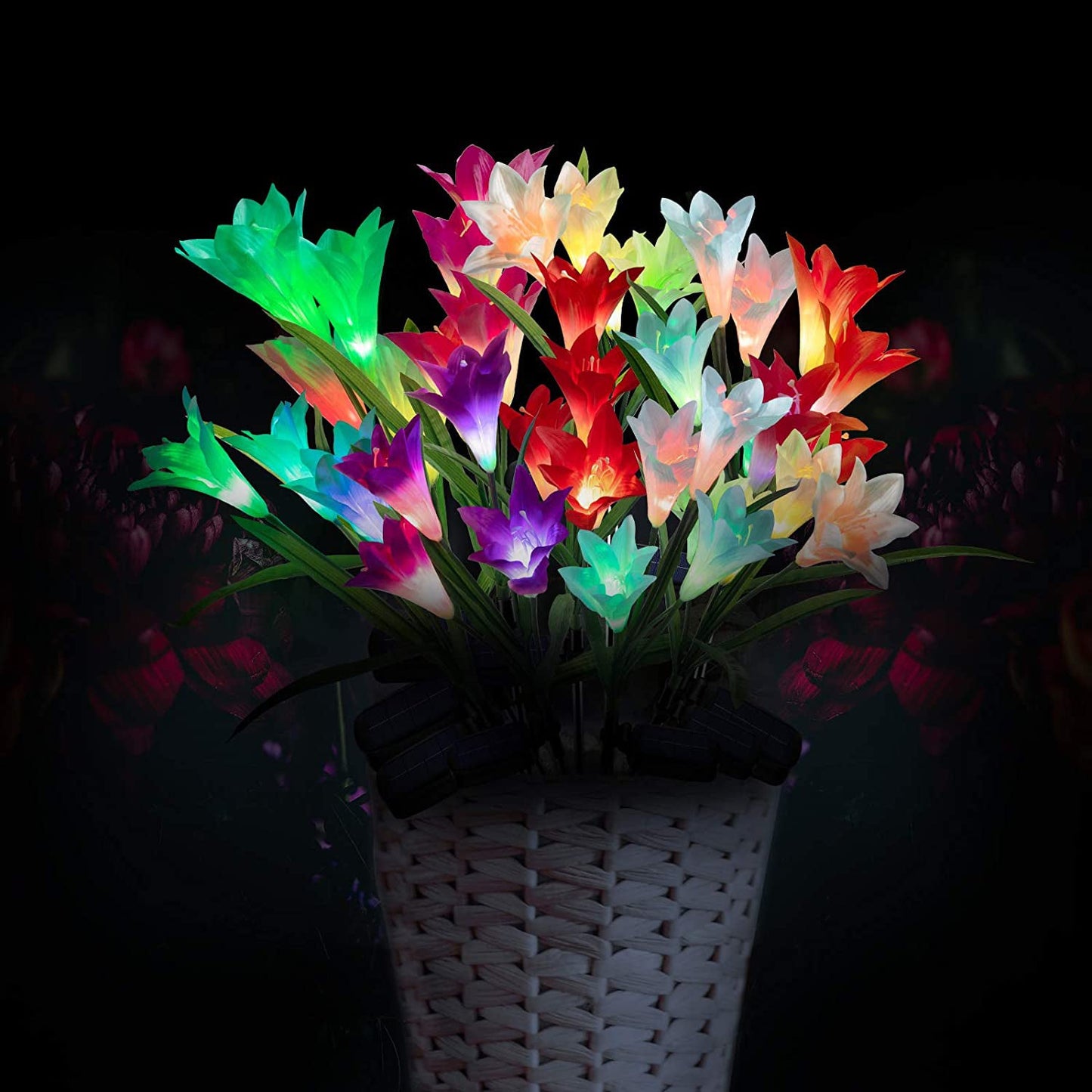 Avelena | 4er-Pack: Solar-Gartenlichter mit Farbwechsel und 16 größeren Lilienblumen