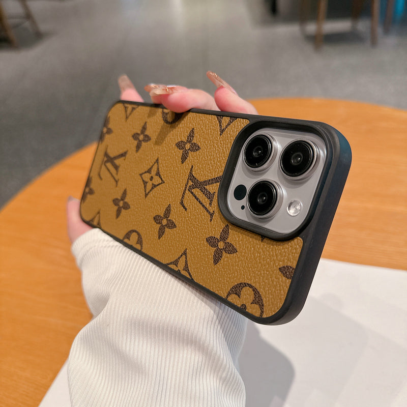 Avelena | LUXE LV GROSS LOGO IPHONE HÜLLE