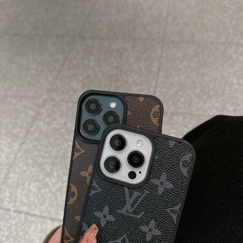 Avelena | LUXE LV GROSS LOGO IPHONE HÜLLE