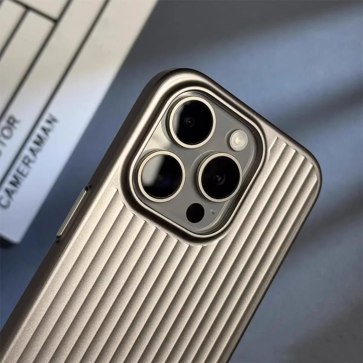 Avelena | ArmorShell | Ultradünnes und Stoßsicheres iPhone-Cover