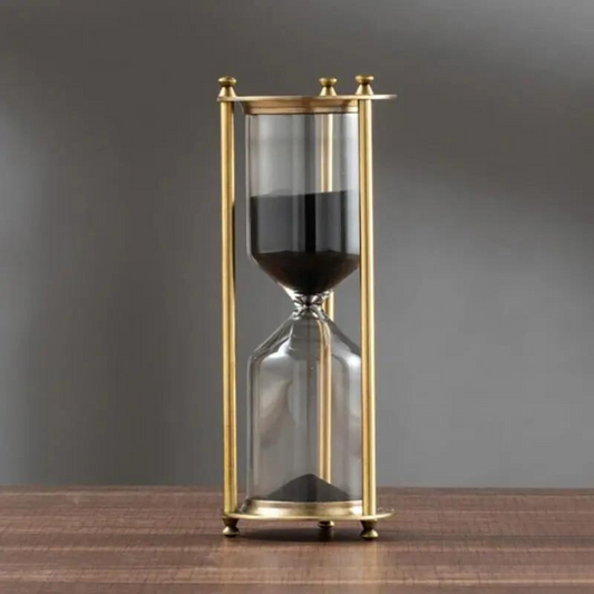 Avelena | Antike Sanduhr aus Messing mit violettem Sand