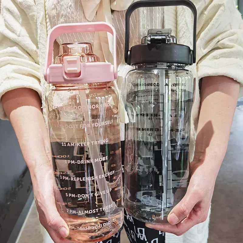 Avelena | 2L Tragbare Sport-Wasserflasche mit Trinkhalm und Zeitangaben