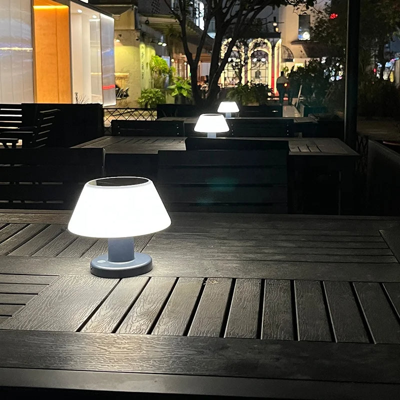 Avelena | Solar Tischlampe | Außentaugliches wasserdichtes LED Licht | Tragbare solarbetriebene Beleuchtung für Terrassen, Gärten und Camping