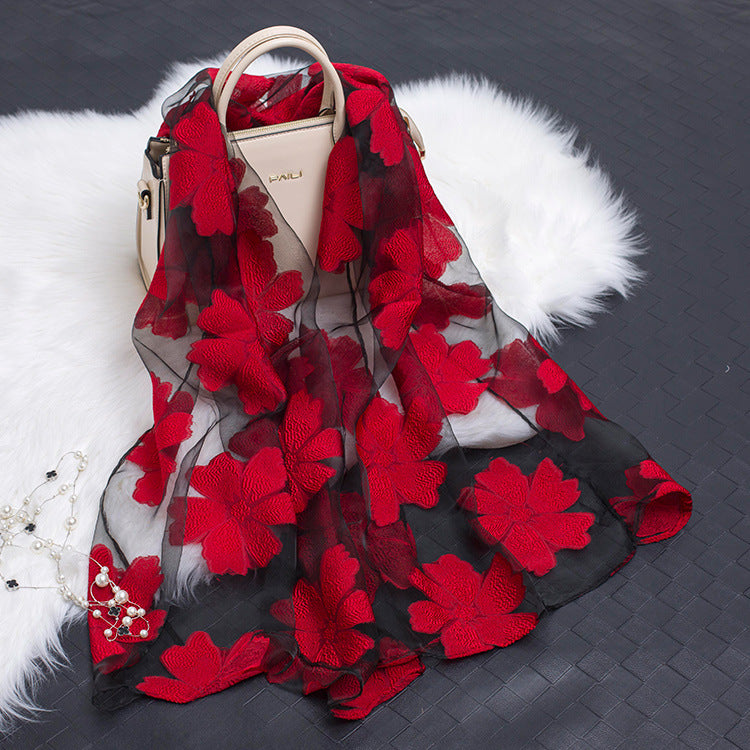 Avelena | Seidenschal mit Schnittblumen hohlem Motiv