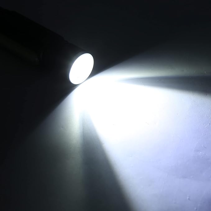 Avelena | USB Wiederaufladbare Magnetische Taschenlampe – LED Notfalllampe mit Magnet und Trageband