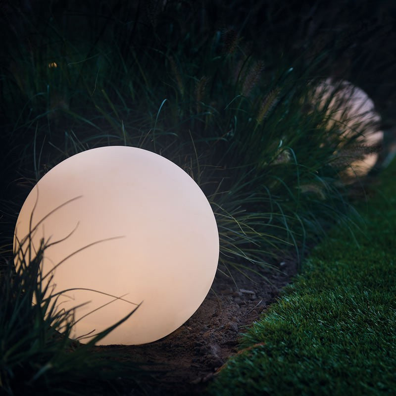 Avelena | Wetterfestes Kugelförmiges LED Gartenlicht mit 16 Farben und Fernbedienung - Perfekt für Garten, Veranda & Party