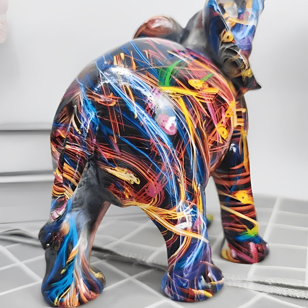 Avelena | Abstrakte Elefantenstatue – Farbiges Afrikanisches Design mit erhobenem Rüssel für Glück