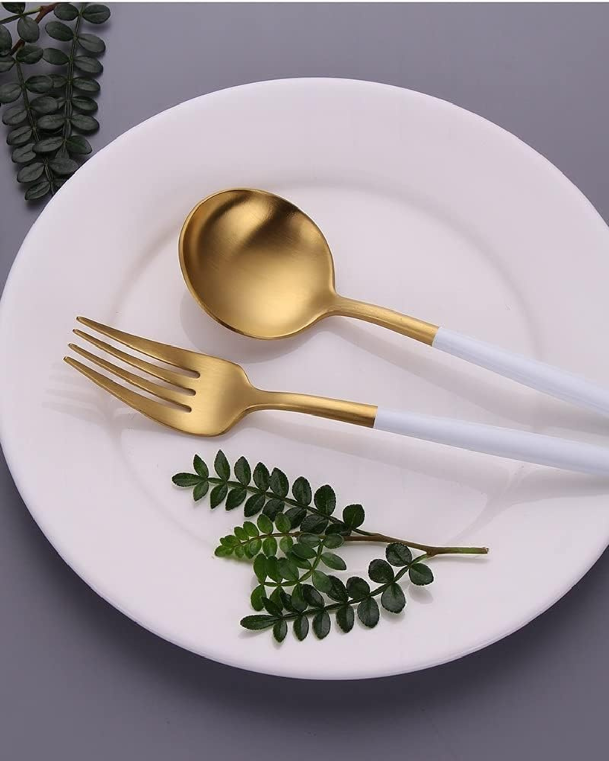 Avelena– Luxus Besteckset mit goldenen Akzenten & mattschwarzen Griffen
