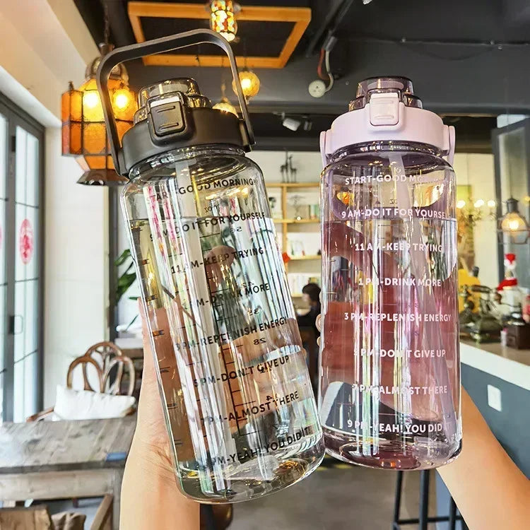 Avelena | 2L Tragbare Sport-Wasserflasche mit Trinkhalm und Zeitangaben