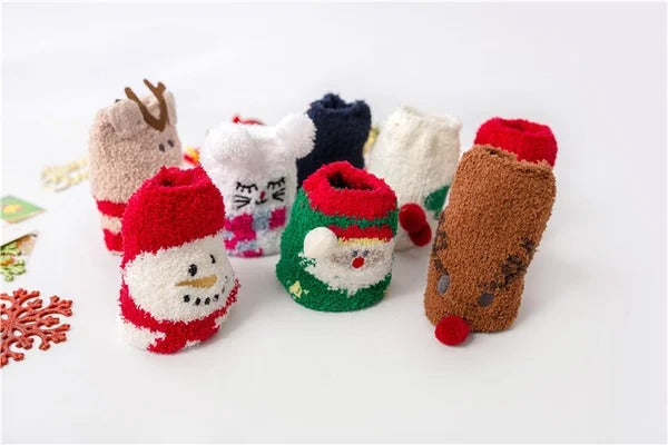 Avelena | Weihnachts-Socken im Geschenkbox-Design | Flauschige Haus- & Kuschelsocken | Universalgröße