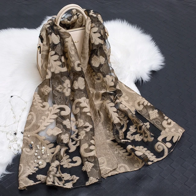 Avelena | Seidenschal mit Schnittblumen hohlem Motiv