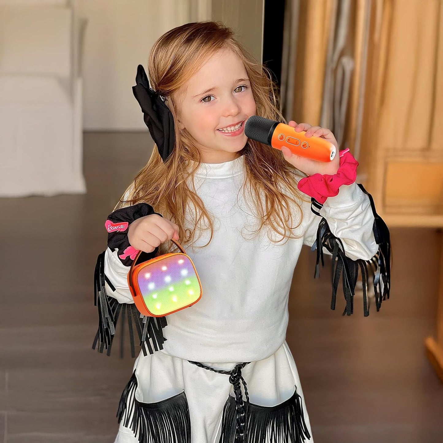 Avelena | Tragbare Mini Karaoke Maschine mit Bluetooth Lautsprecher & 2 Wireless Mikros – Veylo